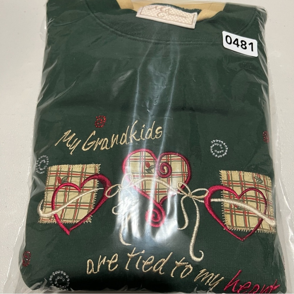 MC Sportswear My Grandkids Are Tied to My Heart Sweatshirt | Women’s Size Large - Picture 7 of 7